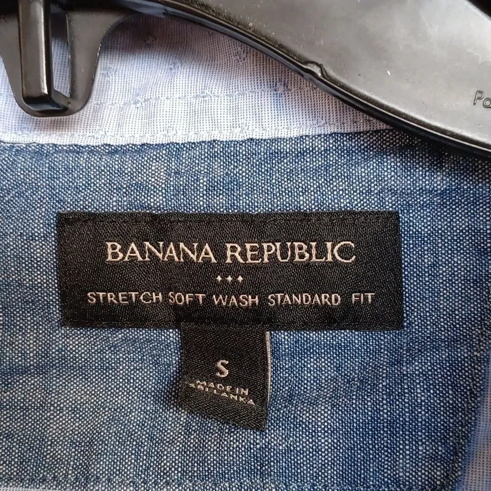 Banana Republic Light Blue Cotton Button-Up Shirt